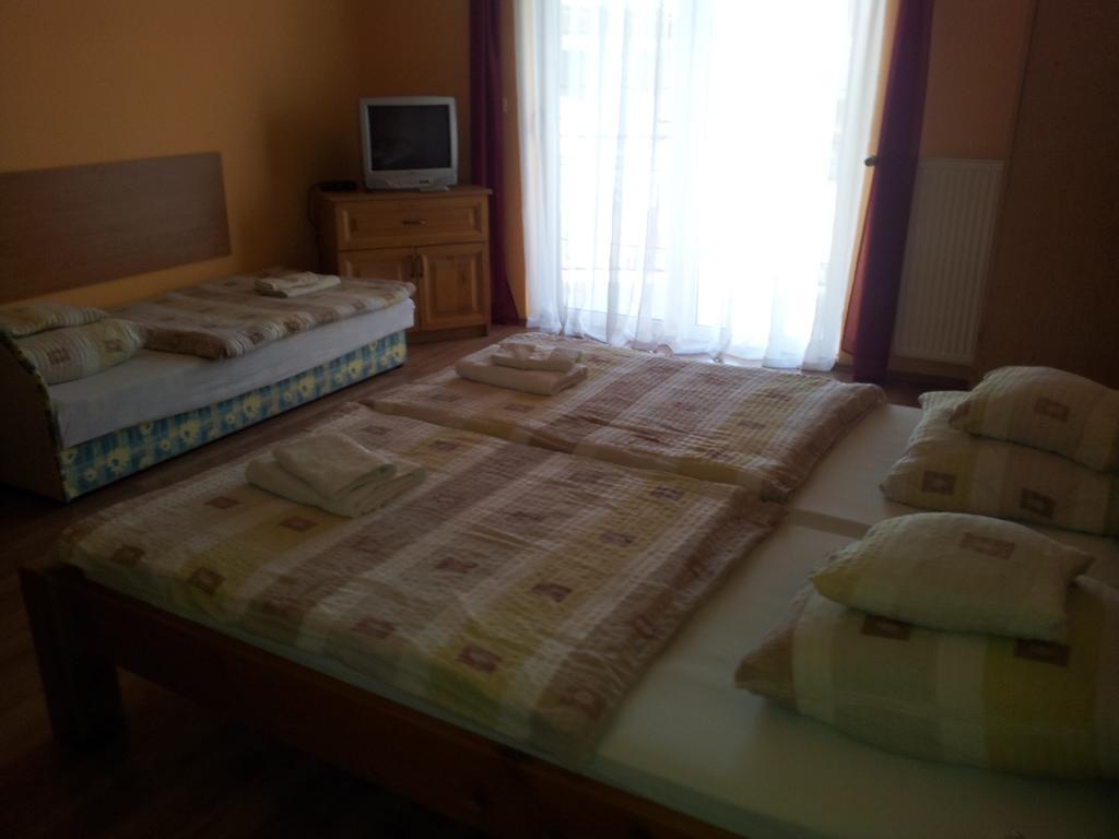 Mediterran-Apartmanok-Harkány Rum bild