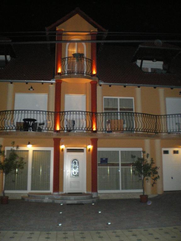 Mediterran-Apartmanok-Harkány Exteriör bild