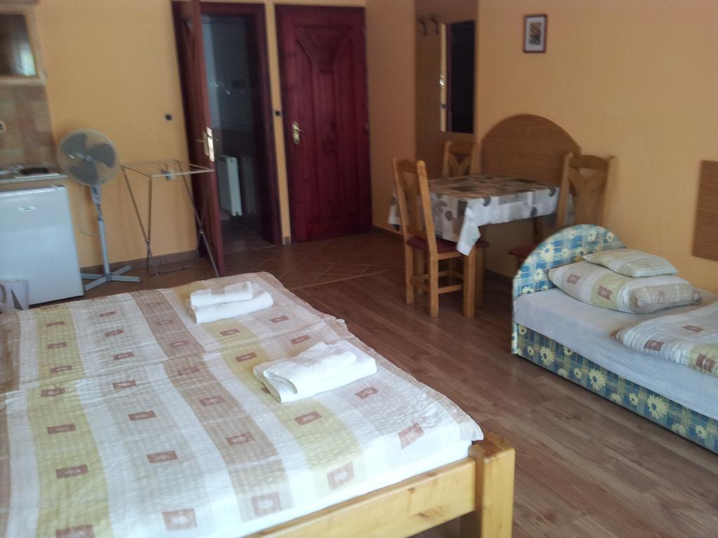 Mediterran-Apartmanok-Harkány Rum bild
