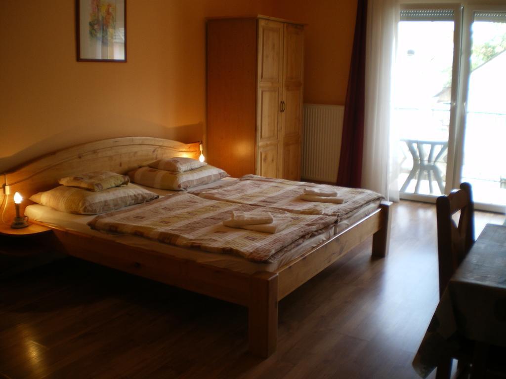 Mediterran-Apartmanok-Harkány Rum bild